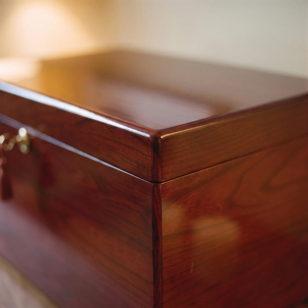 Remembrance Companion Urn Chest - second close-up detail