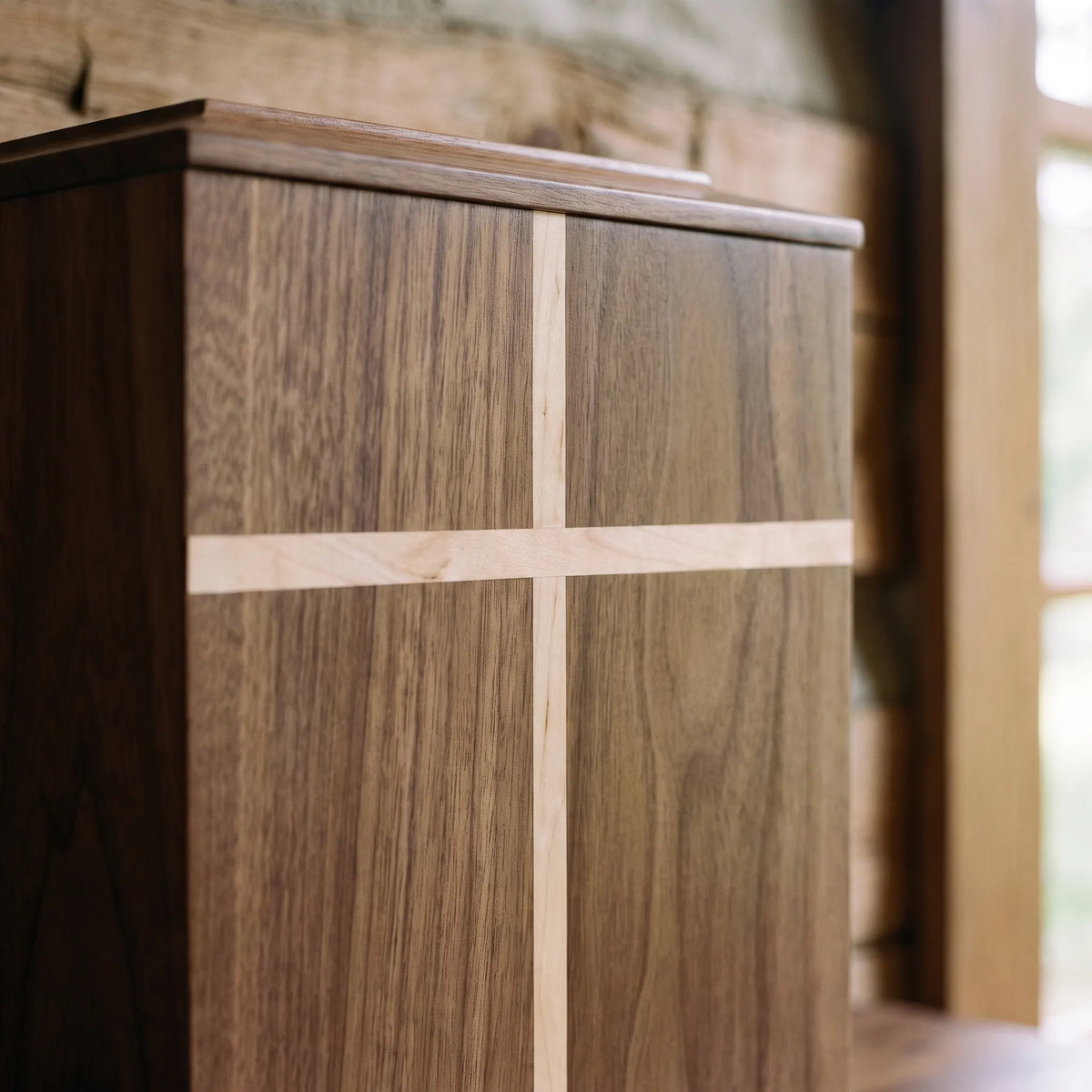 Covenant II Walnut Urn - close-up detail
