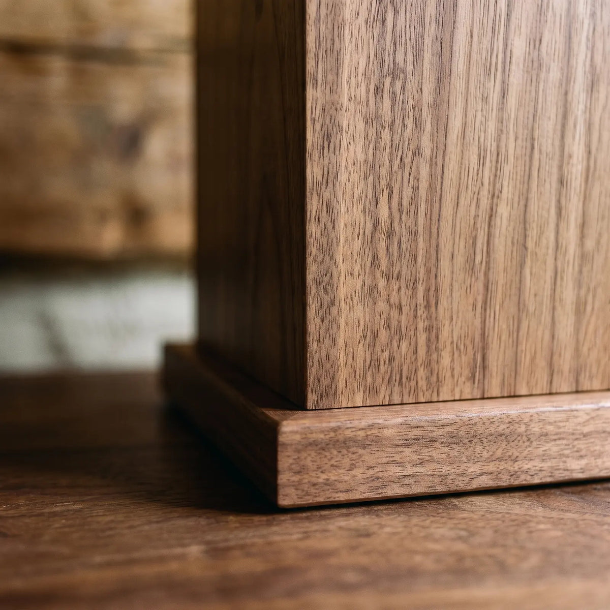 Covenant II Walnut Urn - second close-up detail